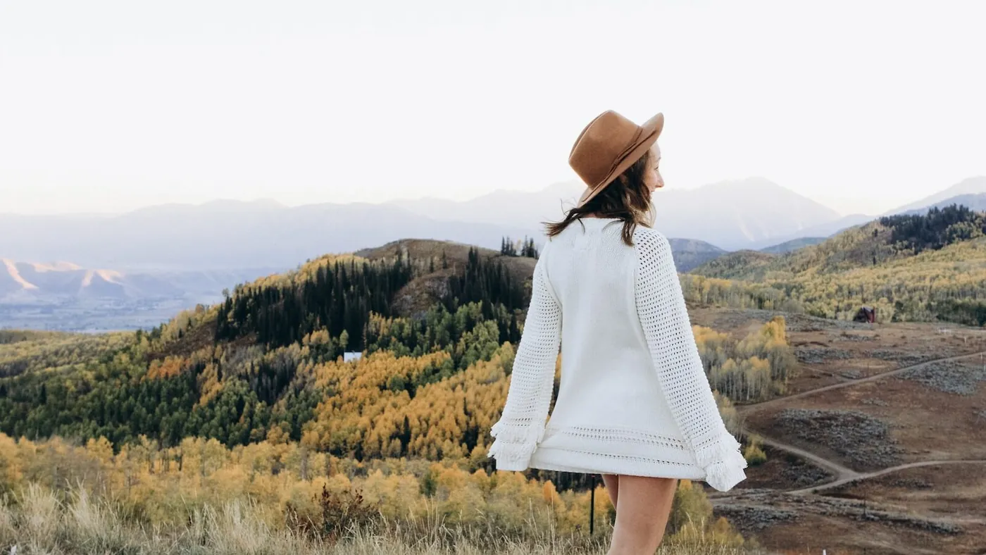women's white long-sleeved shirt